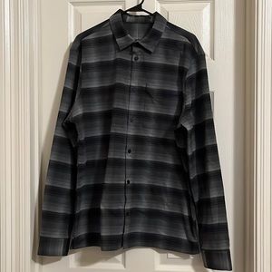 Mens large lululemon mason peak button down
